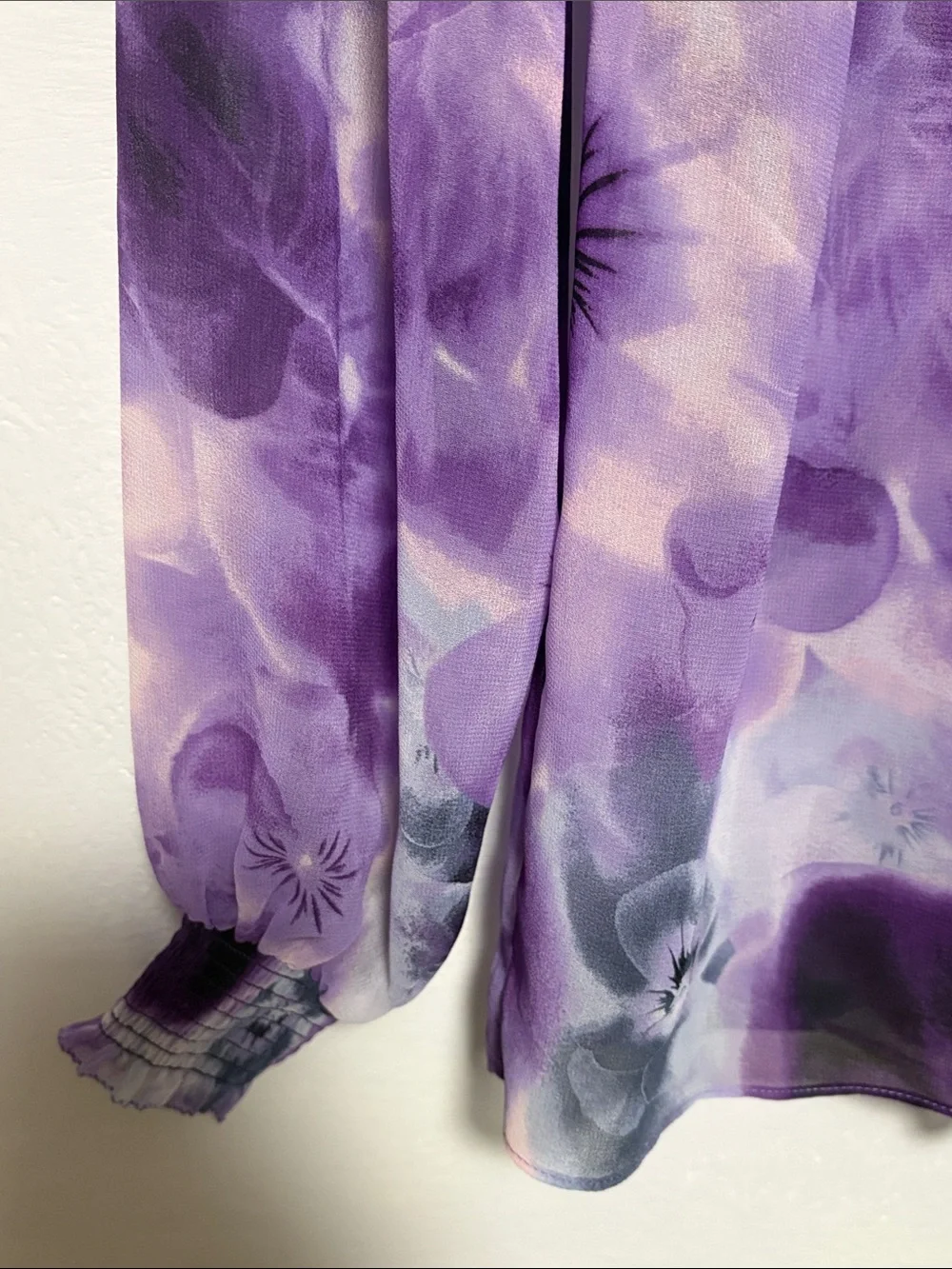 WHITE HOUSE BLACK MARKET Purple Floral Long Sleeve Smocked Blouse XS